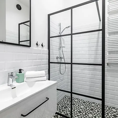 Homewell Zelazko Апартаменти